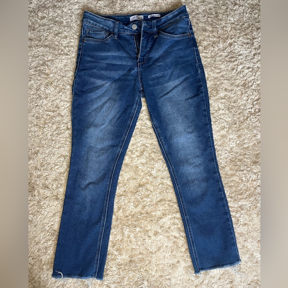 Women’s size 6 Royalty skinny high rise jeans